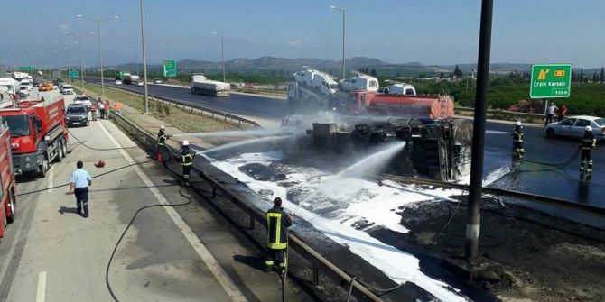 Otoyolda Devrilen Tanker Yandı