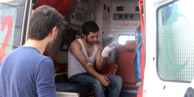 Üzerine Cam Düşen İşçi Yaralandı