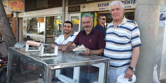 Burhaniyeli Tatlıcı Kitap Kurdu Oldu