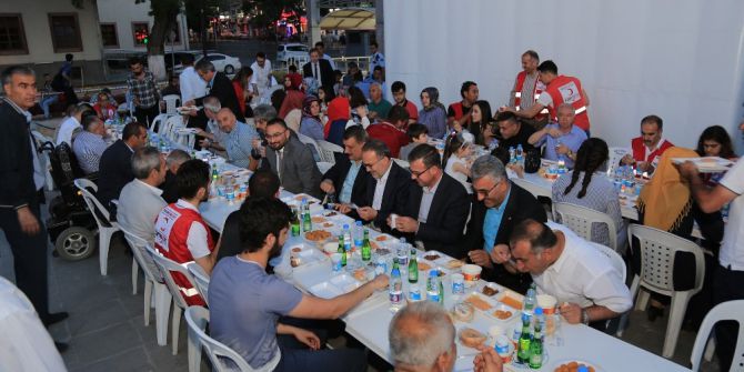 Battalgazi Belediyesi İftar Çadırında 2 Bin 500 Kişiye İftar Verildi