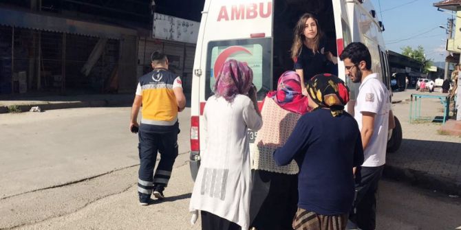 Mobilya Atölyesinde Çıkan Yangında 4 Kişi Zehirlendi