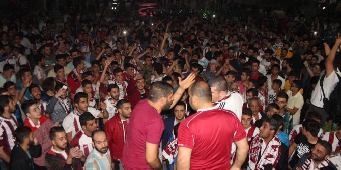 Elazığspor Taraftarlarından Destek Yürüyüşü