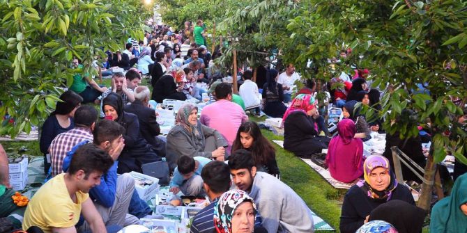 Bağcılarlı Vatandaşlar Kiraz Bahçesinde Oruçlarını Açtı