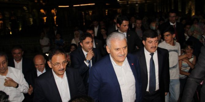 Başbakan Yıldırım Teravih Namazını Ulucami’de Kıldı