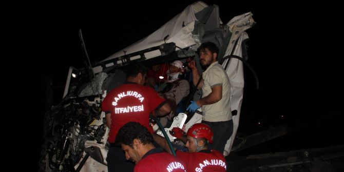 Zincirleme Kamyon Kazasında Sıkışan Sürücü Kurtarıldı
