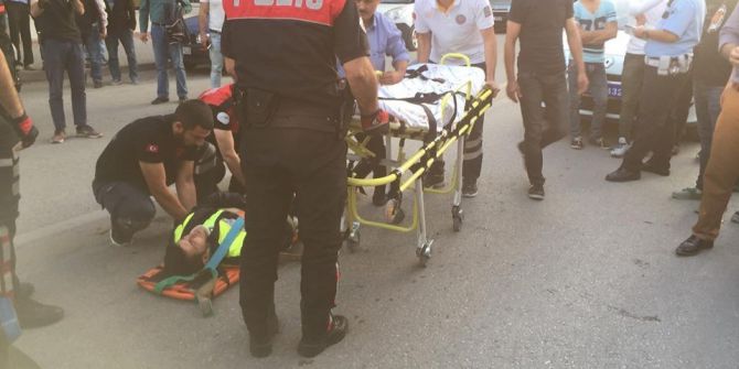 Motorize Polis Ekibi Kaza Yaptı, 1’i Polis 2 Kişi Yaralandı