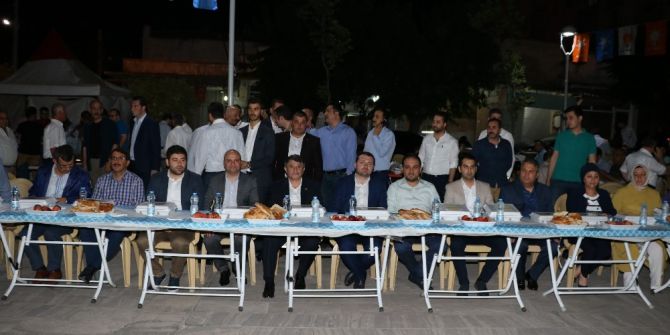 Ak Gençlikten Vefa Sahuru