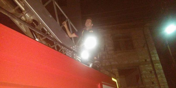 Çatıda Ayağı Sıkışan Leylek Kurtarıldı