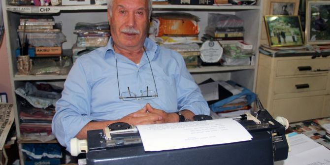 Daktilosundan Vazgeçemiyor