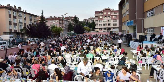 Mamak’taki Mahalle İftarları Dostluğu Pekiştiriyor