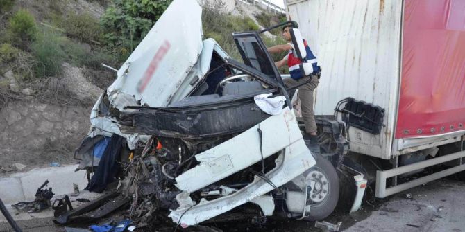 Bursa’da Tır Kazası: 1’i Ağır 2 Yaralı