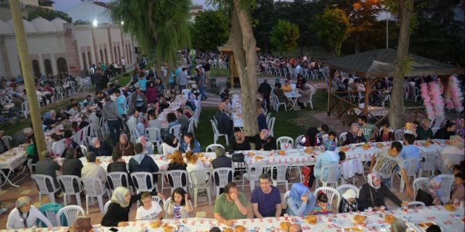 İsmetpaşa Mahallesinde Kurulan İftar Sofrası İle Gönüller Bir Oldu
