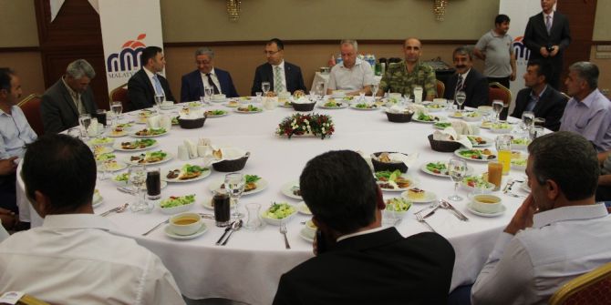 Vali Toprak Koruculara İftar Verdi