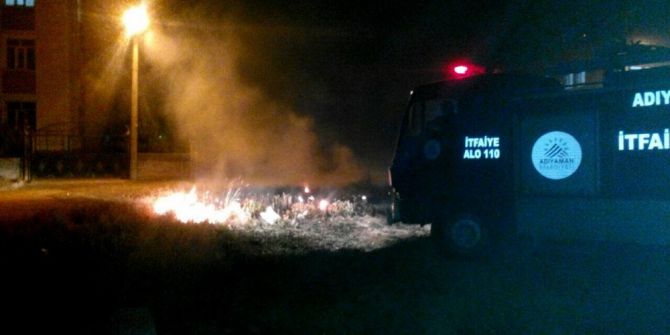 Parktaki Yangını İtfaiye Büyümeden Söndürdü