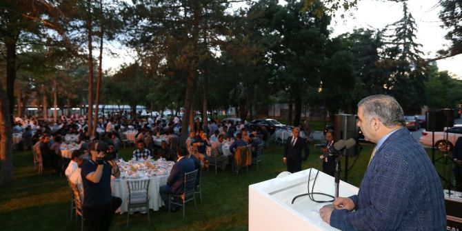 Başkan Çelik, Yabancı Uyruklu Üniversite Öğrencilerle İftar Yaptı