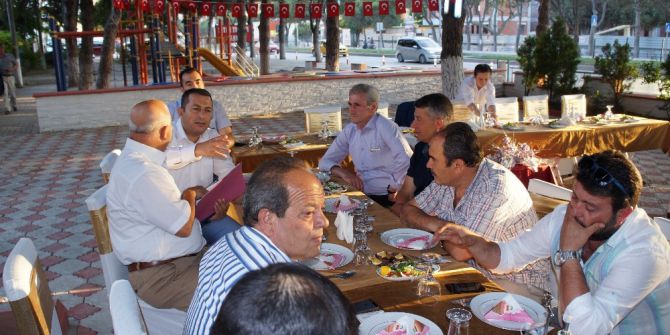 Lapsekili Muhtarlar İftarda Buluştu