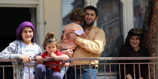 Beş Çocuğuna Hem Babalık Hem Annelik Yapıyor.