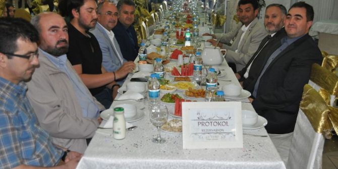 Tavşanlı Müftülüğünden Kur’an Kursu Öğrencileri, Şehit Aileleri Ve Gazilere İftar