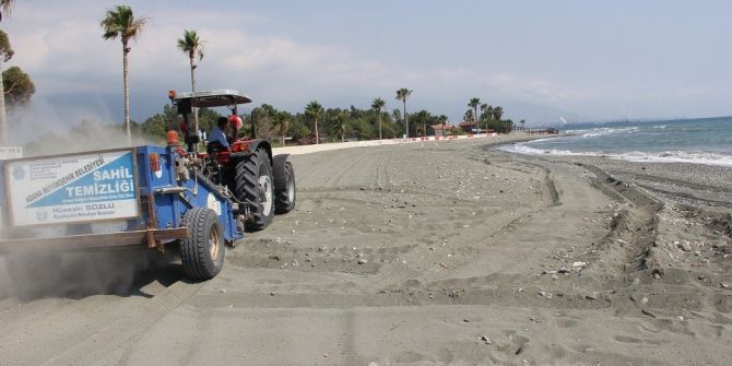 Dörtyol’da Sahilde Taş Temizleme Çalışması Yapıldı