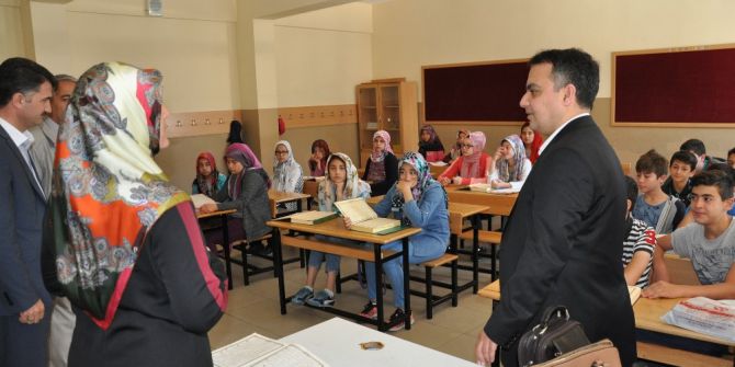 Simav’da Açılan Yaz Kur’an Kurslarında, 8’inci Sınıf Öğrencilerine Yönelik Teog Sınıfları Oluşturuldu
