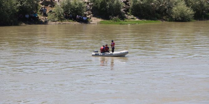 Sakarya Nehrine Giren Suriyeli Genç Kayboldu