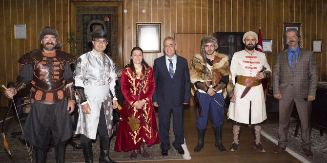 Atlı Okçuluk Kulübü Rektör Çomaklı’yı Ziyaret Etti