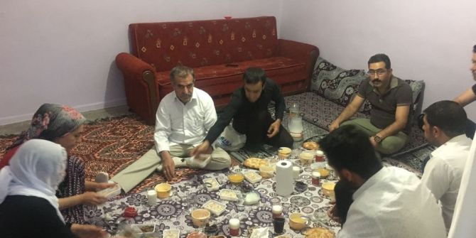 Gezer, Kapı Kapı Geziyor