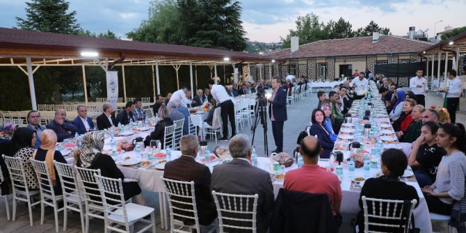 Talas Belediyesi İlçe Yöneticilerini İftarda Buluşturdu