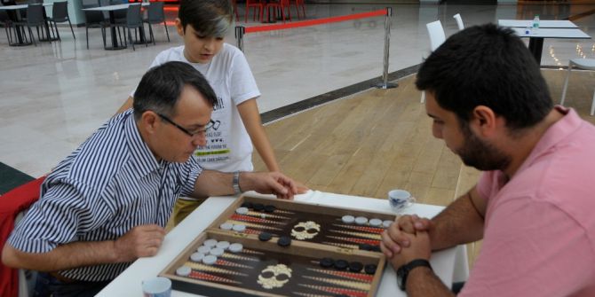 Zarları Çocukları İçin Salladılar