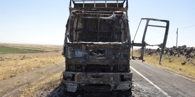 Alev Alan Kamyon Tamamen Yanarak Kullanılamaz Hale Geldi