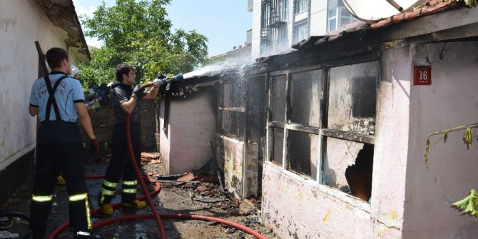 Tek Katlı Ev Kül Oldu