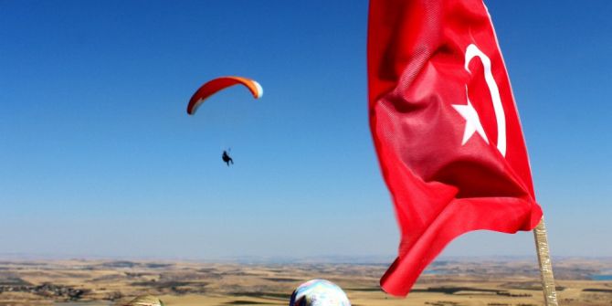 Jandarma Alay Komutanı Yamaç Paraşütü İle Uçtu