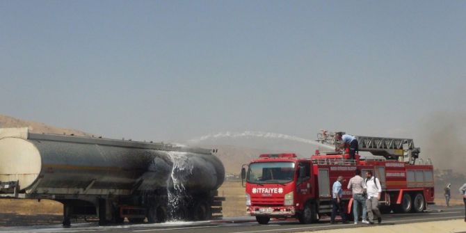 Nusaybin’de Ham Petrol Yüklü Tankerde Yangın