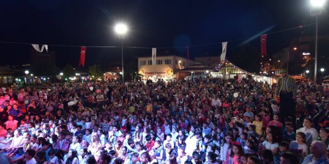 Çan Belediyesi’nden Çocuklara Eğlence Yağmuru