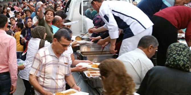 Edremit Ak Partililer İftarda Bir Araya Geldi