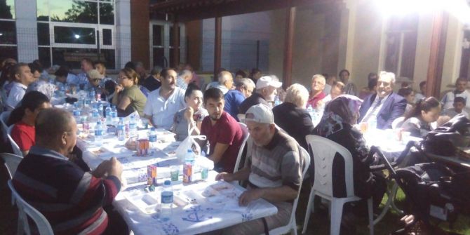 Burhaniye’de Engelliler İftar Yemeğinde Buluştu