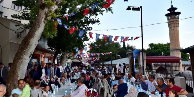 Tarihi Kapalı Çarşıda Yüzlerce Kişi İftar Sofrasında Buluştu