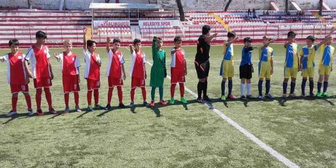 Burhaniye’ De U12 Takımı Şampiyon Oldu