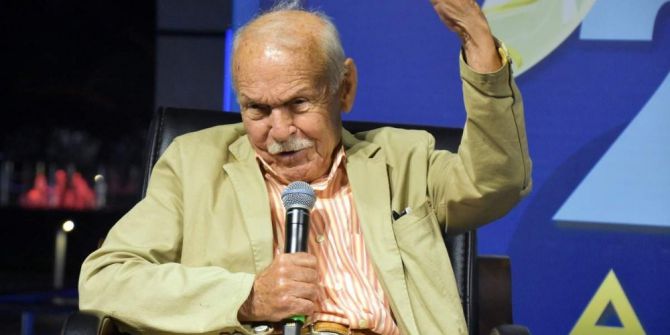 Aliağalı Çocuklardan Muzaffer İzgü’ye Sevgi Seli