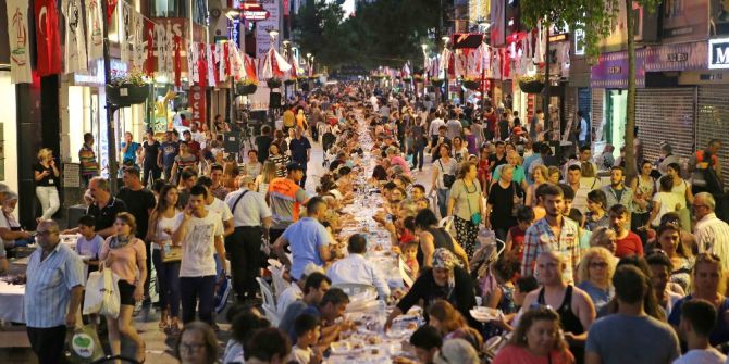 Mustafa Kemal’de 2 Bin Kişilik İftar Sofrası