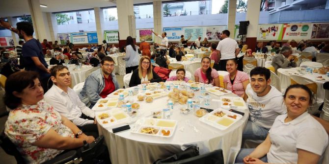 Engelliler Yenimahalle’de İftar Yaptı