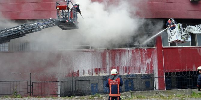 Bayrampaşa’da İplik Dokuma Fabrikasında Yangın