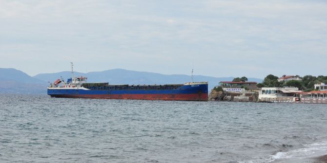 Yük Gemisi Plajda Karaya Oturdu