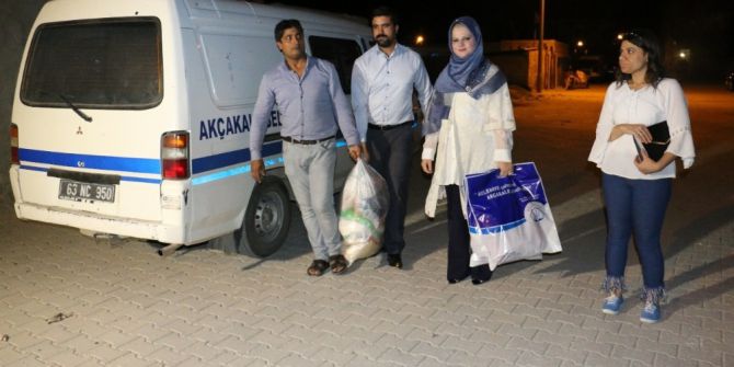 Akçakale Belediyesinden Gıda Ve Bayramlık Yardımı