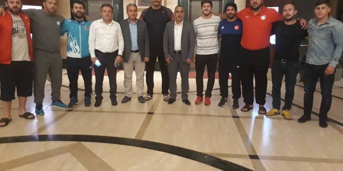 Taşkesenligil’den, Şampiyon Pehlivanlara Moral Ziyareti