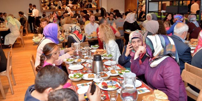 Yıldız Holding’den Ferah Mahallesi’ndeki Komşularına İftar Daveti