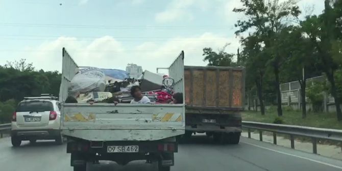 Kamyonet Kasasında Tehlikeli Yolculuk