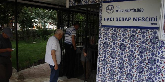 Antalya’da Mescitten Elektrikli Süpürge Hırsızlığı