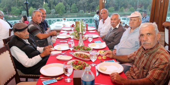 Müteahhitlerden Huzurevi Sakinlerine İftar