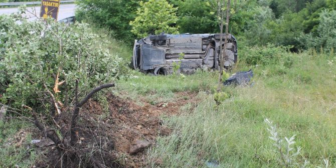 Kontrolünü Kaybetti Karşı Şeritteki Araca Girdi